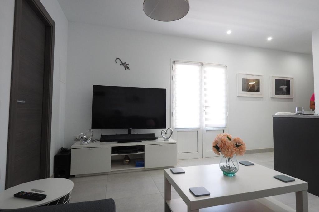 Private Apartment With Mountain And Sea Views, La Asomada, Lanzarote Tias Luaran gambar